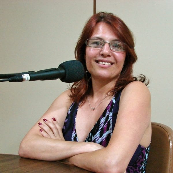 Cyntia Mayer - Professora